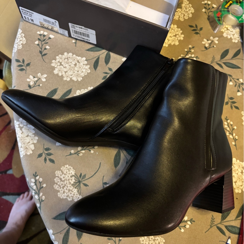 Style & Co. Brooks Black Boots.
Size 9.5 Medium. NIB
